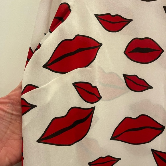 INC International Concepts Red and White Kissy Lips Button Up Blouse size 4 - Picture 6 of 6